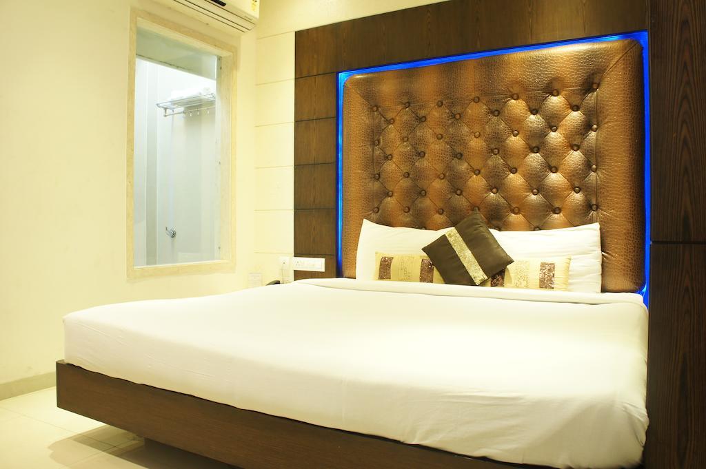 Hotel Surya Prime Kota  Kültér fotó